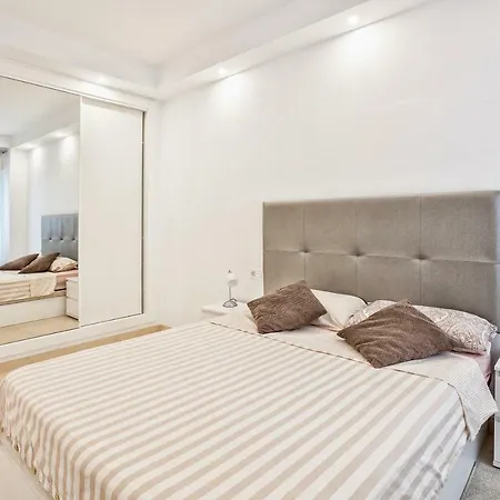 Beferent Postiguet Deluxe דירה